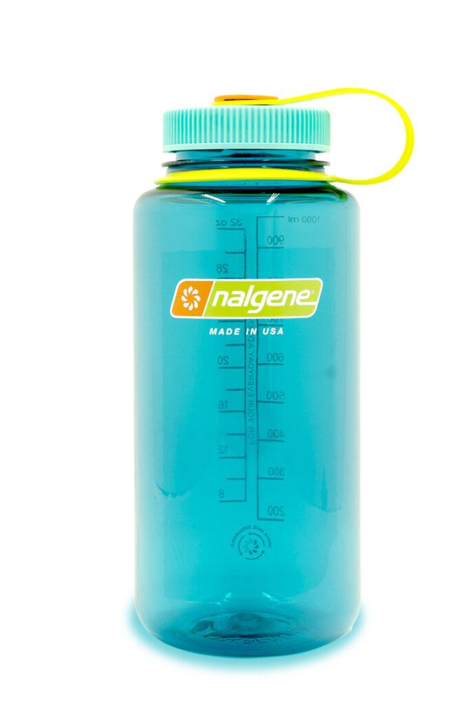 Nalgene 1 l juomapullo, jossa on leveä suuaukko ja kierrekorkki – kestävä ulkoiluun ja retkeilyyn